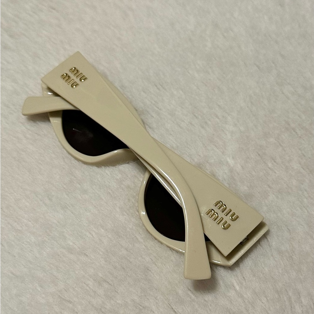 Miu Miu Cat Eye Sunglasses